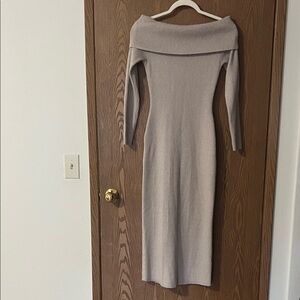 Abercrombie & Fitch Off-Shoulder Cream sweater Dress